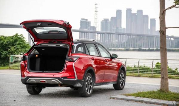 奕炫GS試駕：矩陣式LED大燈、電動皮座椅主動剎車，舒適實用