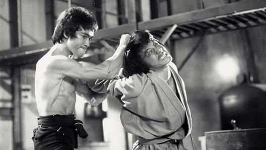 看了“大灣區哥哥”的採訪，我找到了內娛明星“不好笑”的原因