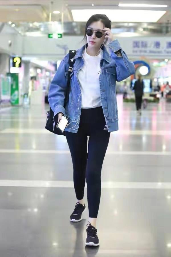 王石和田樸珺才是真感情,相伴出席活動,衣品高階甜蜜感爆棚 王石和田樸珺才是真感情,相伴出席活動,衣品高階甜蜜感爆棚