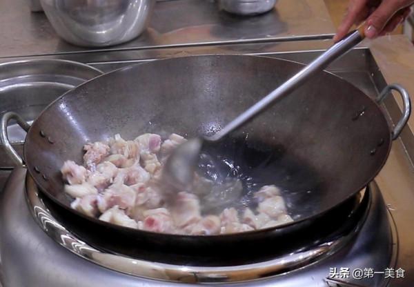 豬蹄怎麼做才好吃?廚師長教你秘製做法,簡單易學,比飯店還軟糯 豬蹄怎麼做才好吃?廚師長教你秘製做法,簡單易學,比飯店還軟糯