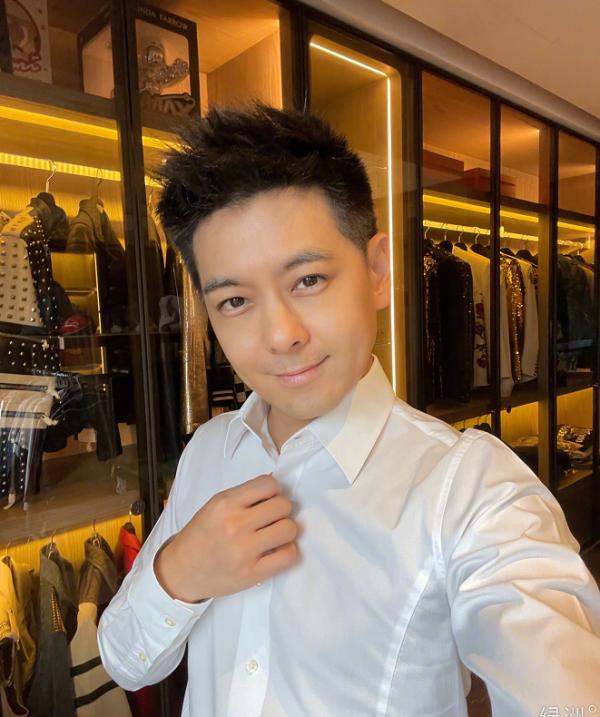 林志穎和老婆為長子慶生,12歲kimi快和媽媽一樣高,長大也是帥哥 林志穎和老婆為長子慶生,12歲kimi快和媽媽一樣高,長大也是帥哥