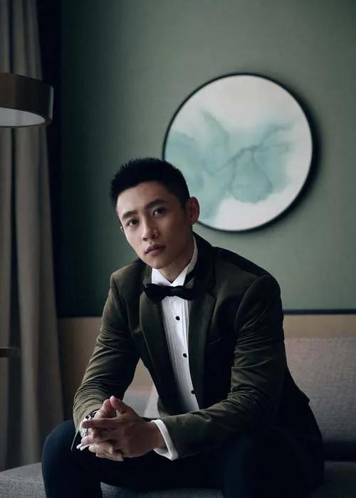 六位“硬漢”接班人,個個陽剛之氣十足,不再油頭粉面,濃妝淡抹 六位“硬漢”接班人,個個陽剛之氣十足,不再油頭粉面,濃妝淡抹