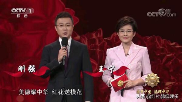 繼白巖松和敬一丹之後，剛強與王寧成為了央視專題晚會御用主持人