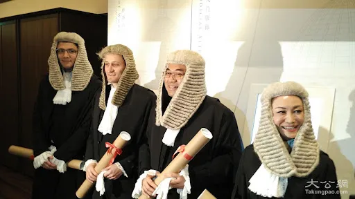 香港這群假毛,現在開始繡紅旗了? 香港這群假毛,現在開始繡紅旗了?