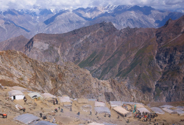 西姆沙爾“雪山人”：雪山上如履平地，6000米高原挖礦淘金難養家