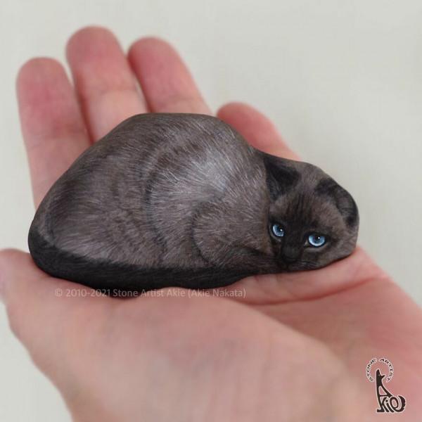 日本藝術家的石頭藝術，這麼玩石頭問過石頭的感受嗎？