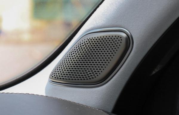 不用擔心油耗的效能SUV，車長超5米，卻能4.9秒破百，詳解蔚來ES8