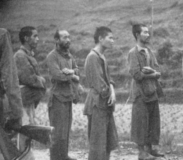 日軍殘忍暴行:鐵絲穿掌心吊樹上暴打,被狼狗撕咬,雪地罰跪一夜 日軍殘忍暴行:鐵絲穿掌心吊樹上暴打,被狼狗撕咬,雪地罰跪一夜