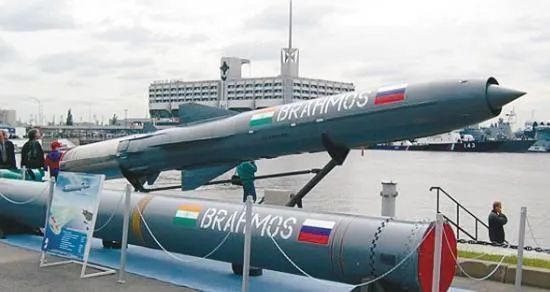 印海軍也在下餃子！8000噸宙斯盾大驅正式服役，三艘盾艦接連下水