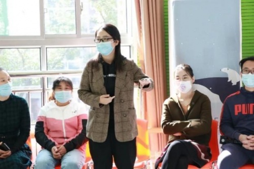 早操活力燃爆小宇宙,聽說爸爸媽媽也來圍觀啦 早操活力燃爆小宇宙,聽說爸爸媽媽也來圍觀啦