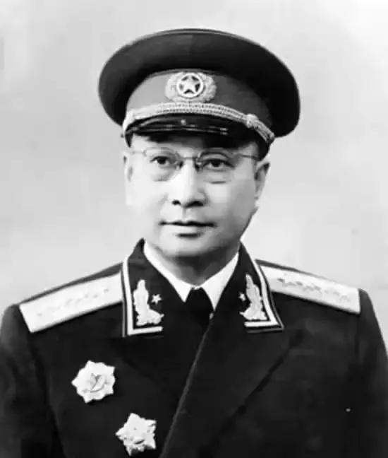 1943年，陳賡經常去延河邊，大家問他去幹嘛，他炫耀說：去接老婆