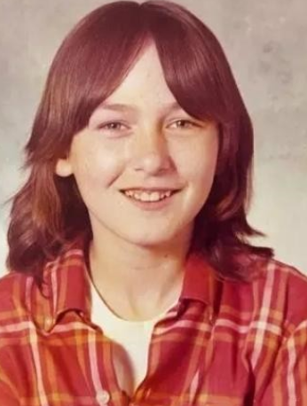 希拉里為達目的有多狠？27歲為強姦犯辯護，讓12歲女孩成為墊腳石