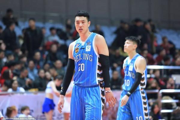 CBA北京隊怎麼啦？翟小川最後2.5秒故意撞飛朱旭航，該不該嚴懲？