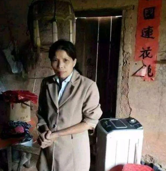 高考712分考上人民大學,畢業後嫁農村光棍,靠領低保生活 高考712分考上人民大學,畢業後嫁農村光棍,靠領低保生活