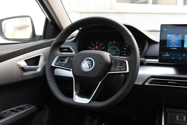 百公里油耗6.2升，智慧配置豐富，秦怎麼樣？全方面評測！