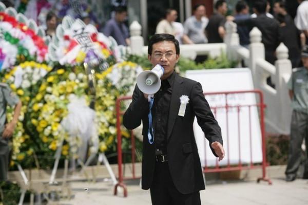 羅京去世12年，妻子曾哭到暈厥，兒子已長大成人