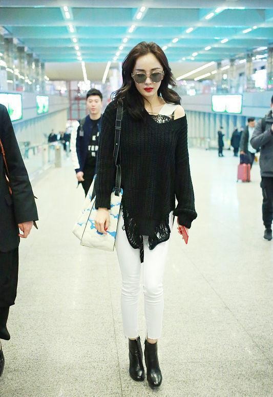 明星和素人真的有“壁”,楊冪遭網友偶遇,隨便一拍都能成大片 明星和素人真的有“壁”,楊冪遭網友偶遇,隨便一拍都能成大片