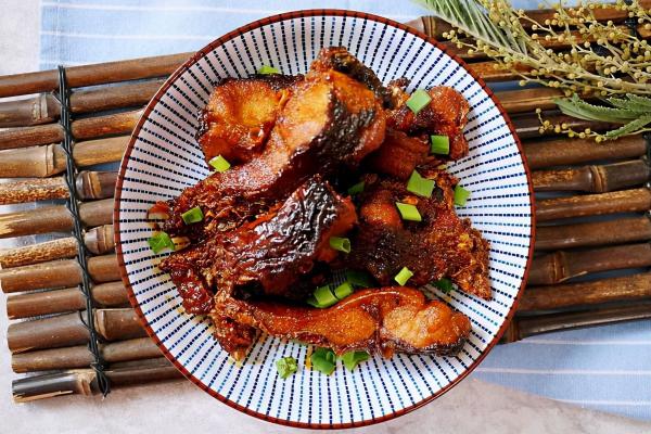 草魚的新吃法:把草魚做成蘇氏乾燒魚,骨頭都是酥的,不腥還入味 草魚的新吃法:把草魚做成蘇氏乾燒魚,骨頭都是酥的,不腥還入味