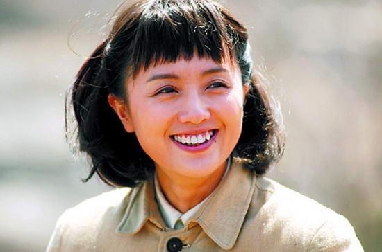 朱媛媛：32歲嫁13年初戀，47歲還是娛樂圈的一股清流