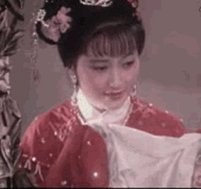 紅樓夢名場面，六版晴雯撕扇，誰靈巧可愛，誰在鬧笑話？