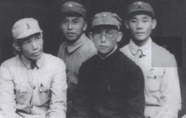 1985年,成都軍區原定併入昆明軍區,是誰讓鄧小平突然改變主意? 1985年,成都軍區原定併入昆明軍區,是誰讓鄧小平突然改變主意?