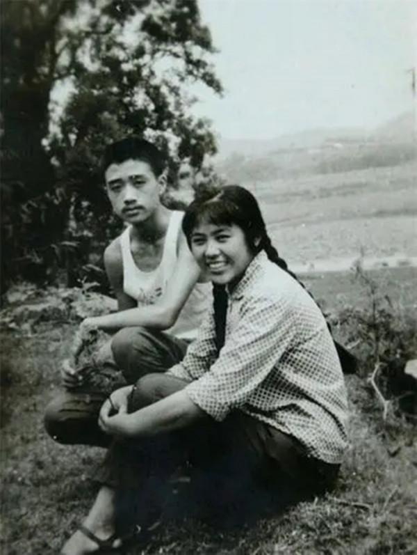 夾在書中的一封情書，5年後才被開啟，成為一對知青永遠的遺憾