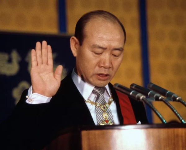 1987年女特工炸客機115人死亡，被捕謊稱是中國人，最後竟被特赦