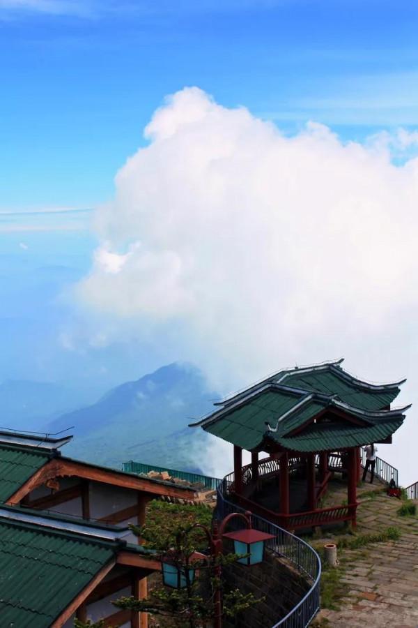 秀甲天下峨眉山