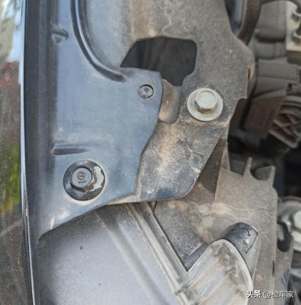 車身撞稀碎，這輛本田飛度換個馬甲賣6萬？車主：不退車就法庭見