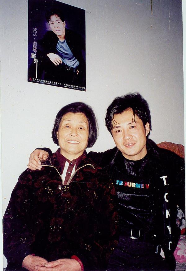 著名歌手李琛：撮合離異父母復婚失敗，帶淚的孝心讓人動容