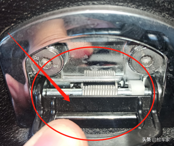 九年的二手車賣130萬，不成想內飾功能沒反應，買主：留著報廢吧