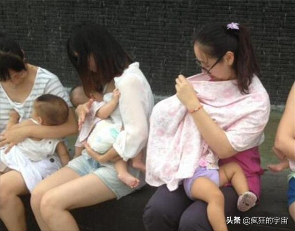 地鐵上寶媽正在餵奶,被一男乘客辱罵“不要臉”,媽媽的回應絕了 地鐵上寶媽正在餵奶,被一男乘客辱罵“不要臉”,媽媽的回應絕了