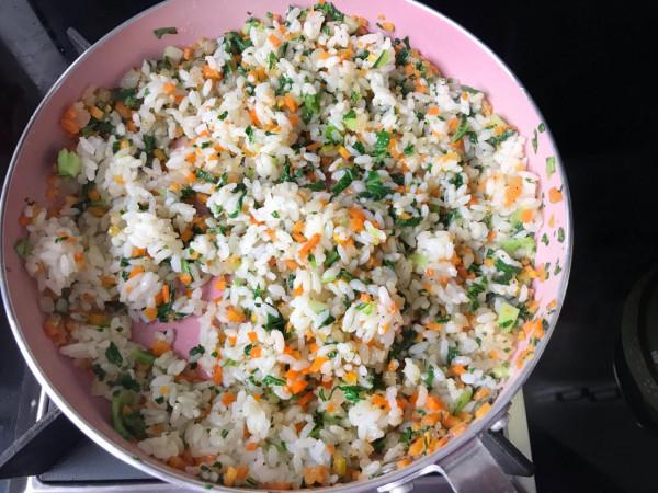 孩子不愛吃飯，試試這道青菜蝦仁飯糰，顏值高味道好，做法簡單