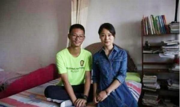 王恆傑：高考後跪地謝母，放棄985名校