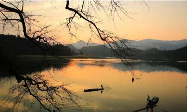 張學良被囚湖南鳳凰寺：于鳳至作陪，張治中上山探望時託其帶信