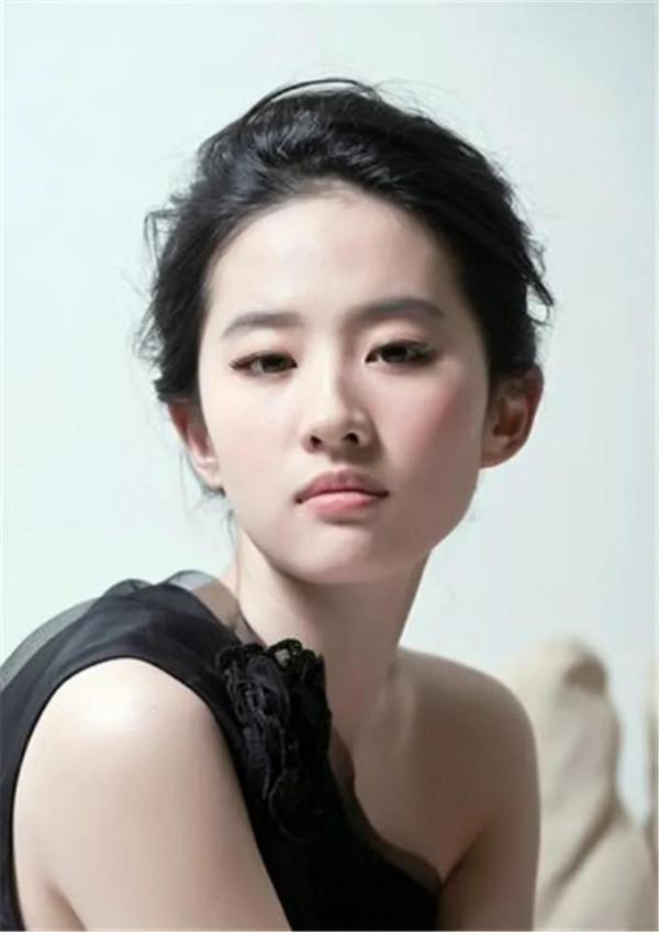 撲面芳香迎面襲人的美，劉亦菲精美大圖集