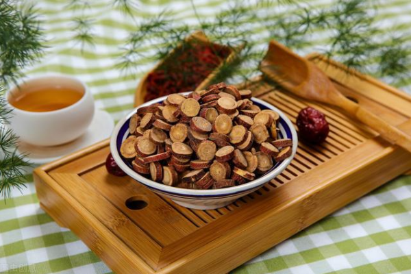 重用白朮治腰痛，10餘年腰痛逐漸消失，這一基本方加減