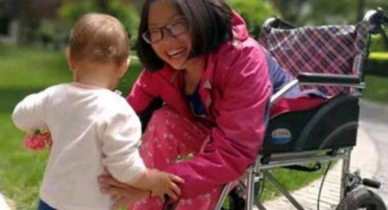 6年前小夥騎腳踏車，帶輪椅上的絕症女友環遊中國，今現狀如何？