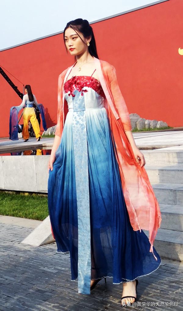 “紡織非遺，光耀東方”北京時裝週植物染服裝賞析