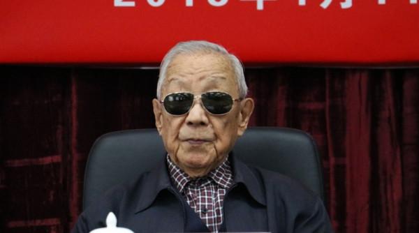 遲浩田離開濟南軍區，進京擔任總參謀長，他原先的職務由誰接替？