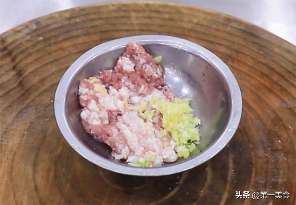 大廚教你做肉末雞蛋羹,注意這四點,蛋羹無蜂窩,嫩滑又鮮香 大廚教你做肉末雞蛋羹,注意這四點,蛋羹無蜂窩,嫩滑又鮮香
