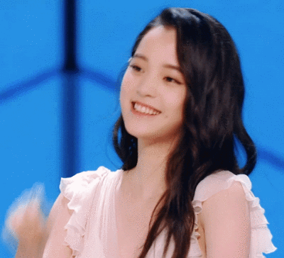 一做表情就幻滅的美女明星：迪麗熱巴顯油膩，baby活在靜態圖裡