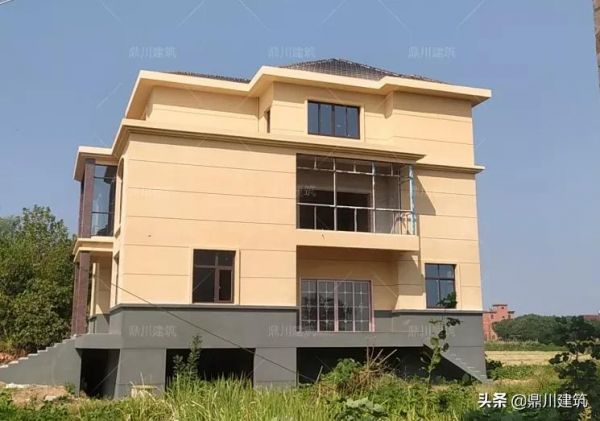 江蘇網友70萬建別墅,左右對稱帶架空層,長輩年輕人都喜歡 江蘇網友70萬建別墅,左右對稱帶架空層,長輩年輕人都喜歡