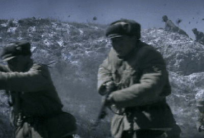 “三三制”拍出來不好看？密集衝鋒的“人海戰術”就好看了嗎？