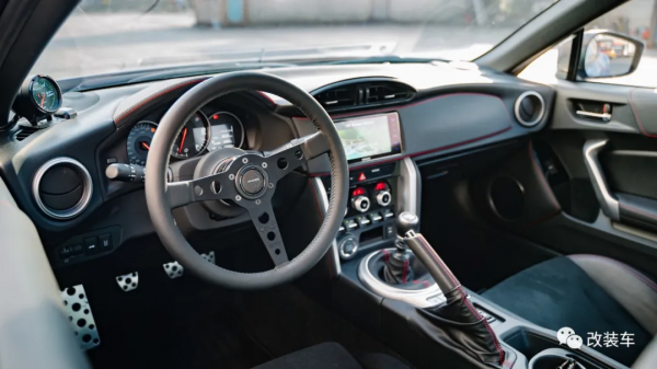 改裝清單遠超18cm的斯巴魯BRZ，試遍OHLINS、ARAGOSTA和KW避震