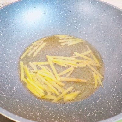 #暖冬醬在手，嗨吃部隊鍋#辣式炒豬肺