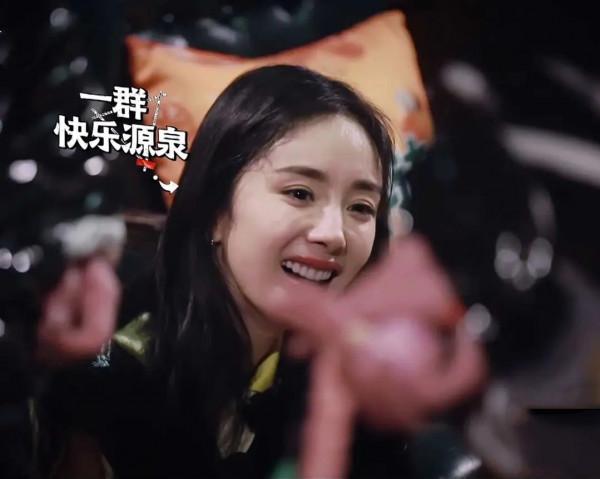 一個比一個P得狠!離開了打光和精修,女明星們到底長什麼樣? 一個比一個P得狠!離開了打光和精修,女明星們到底長什麼樣?