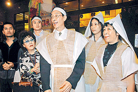 香港5位叔輩明星，本職比演戲更傳奇，其中2人各有4個老婆