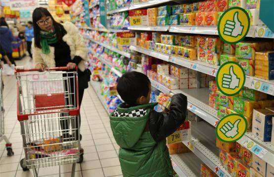 &OpenCurlyDoubleQuote;媽媽，我要一百塊&rdquo;，兩位媽媽做法不同，決定了孩子財商的高低