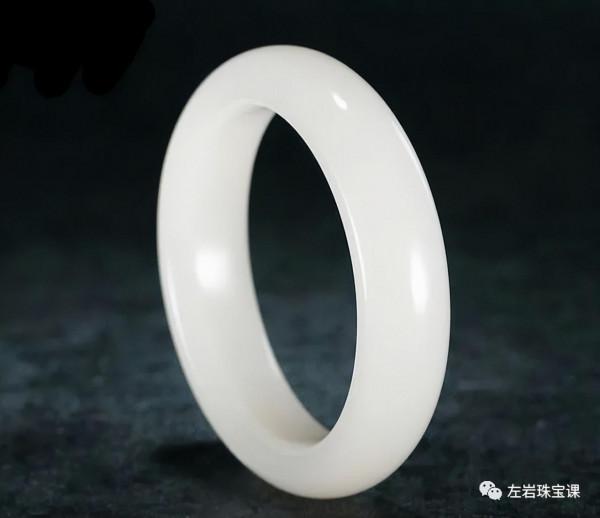 買玉鐲，如何挑選心儀款？看了心裡就有數